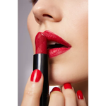 alcina-modell-make-up-trends-autumn-winter-2023-timeless-red-ultra-red-lips-lipstick-cold-red-webp