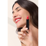 alcina-modell-make-up-trends-herbst-winter-lipstick-cosy-red-F66086_srgb-webp