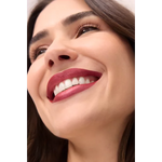 alcina-modell-make-up-trends-herbst-winter-lipstick-metallic-rose-F66087_srgb-webp