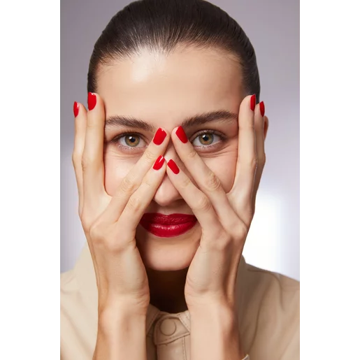 alcina-modell-make-up-xmas-edition-2023-glamorous-red-nail-colour-santa-baby-webp