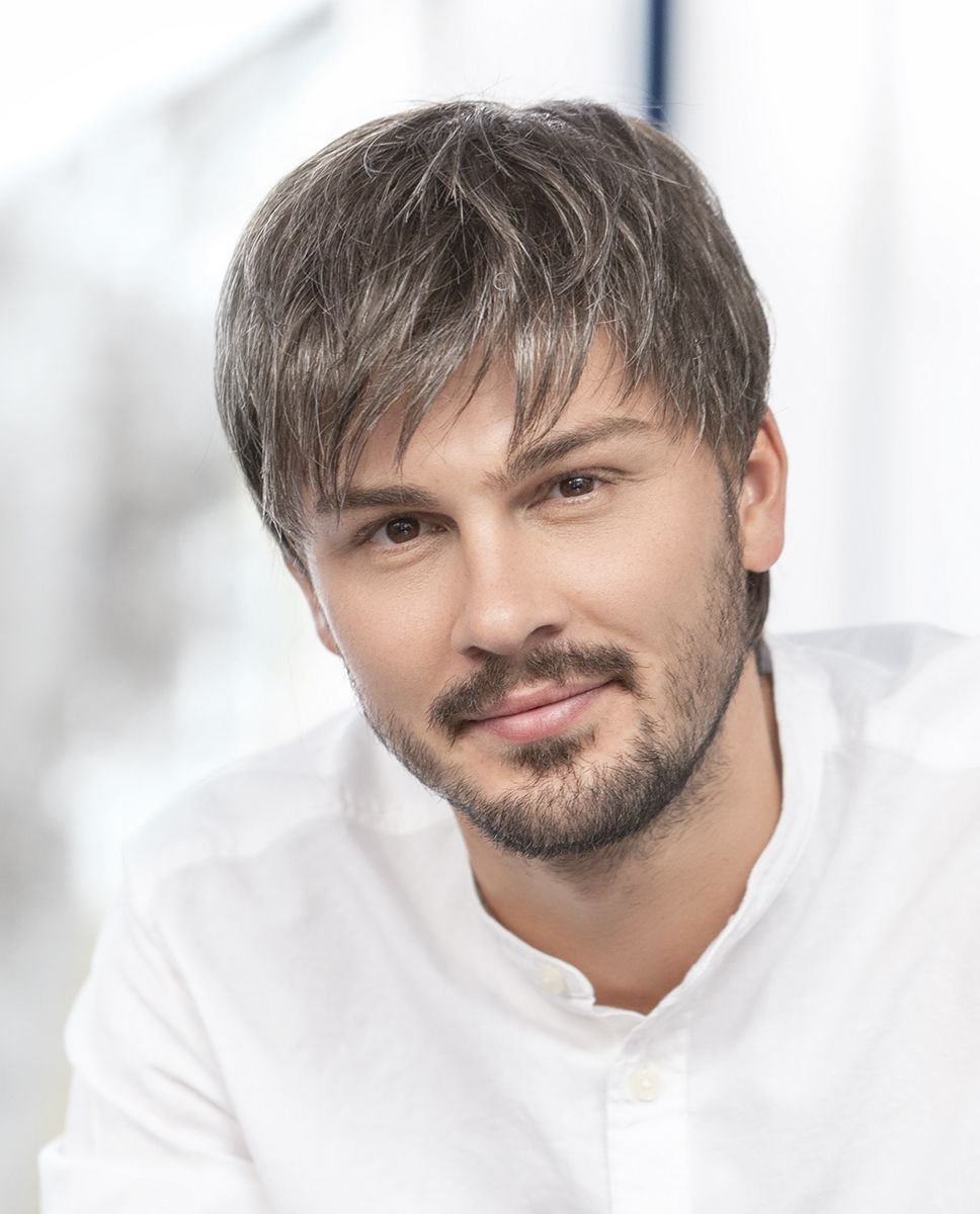 ew_hairformance_roger_5stars_1